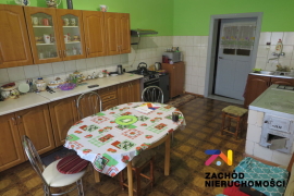 Dom z budynkami gospodarczymi Walewice, gm.Torzym